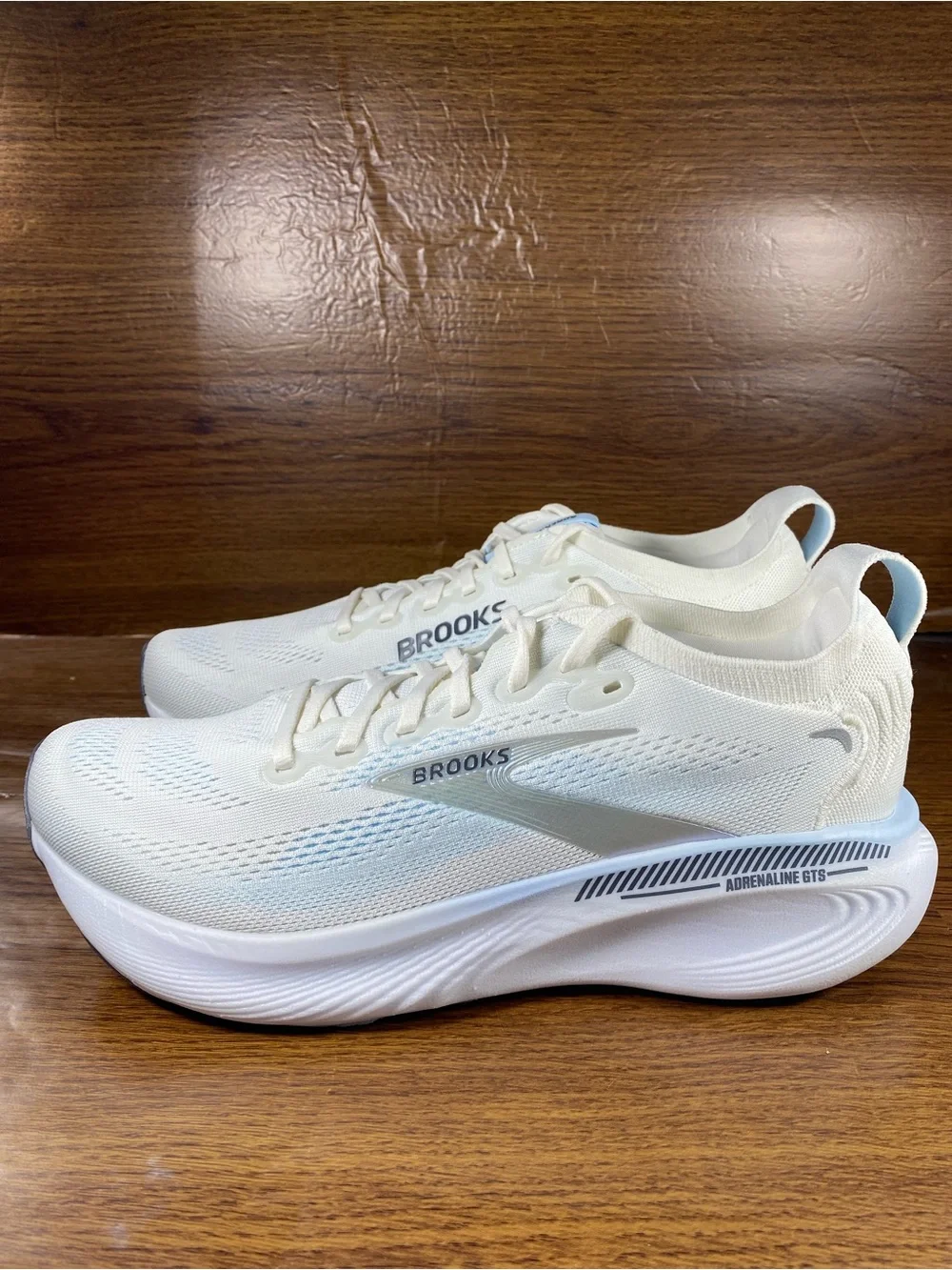 Brooks Adrenaline GTS 25 women’s shoe size 10.5